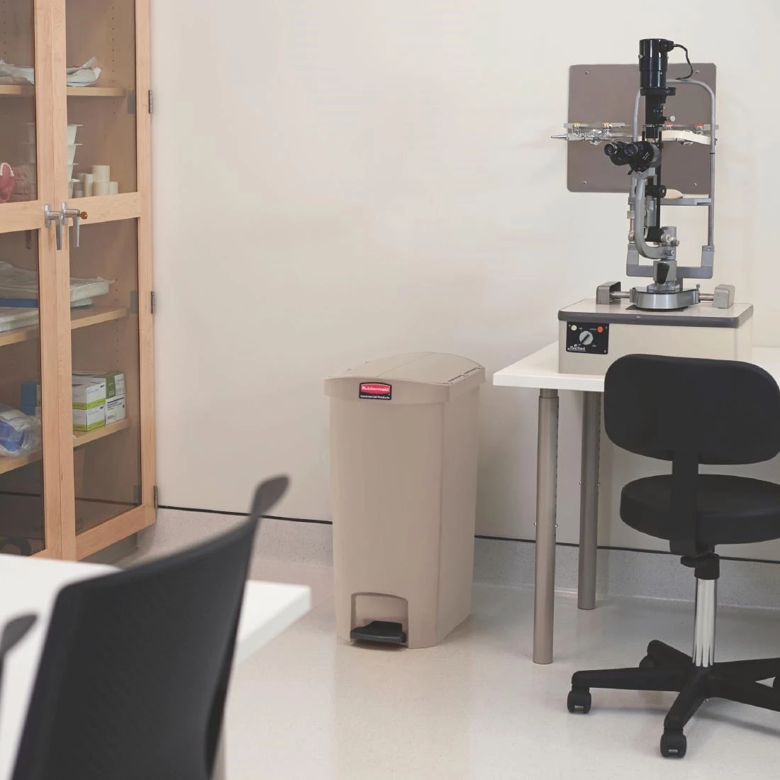 Rubbermaid Slim Jim End Step On Pedal Bin Beige 50Ltr - Image 8